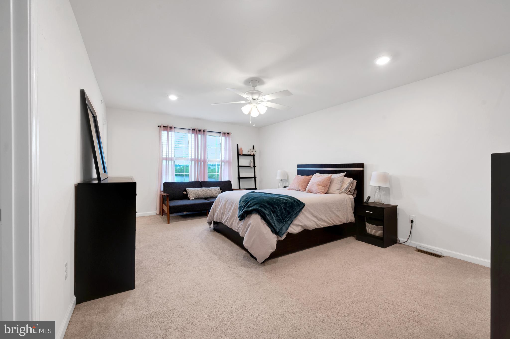 EDGEWATER - Residential