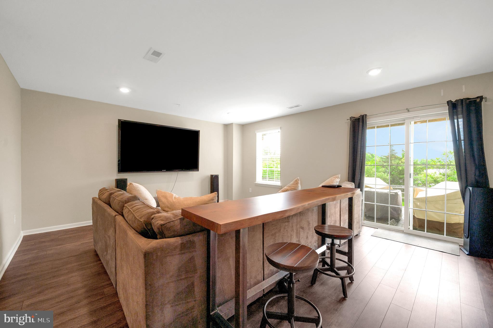 EDGEWATER - Residential