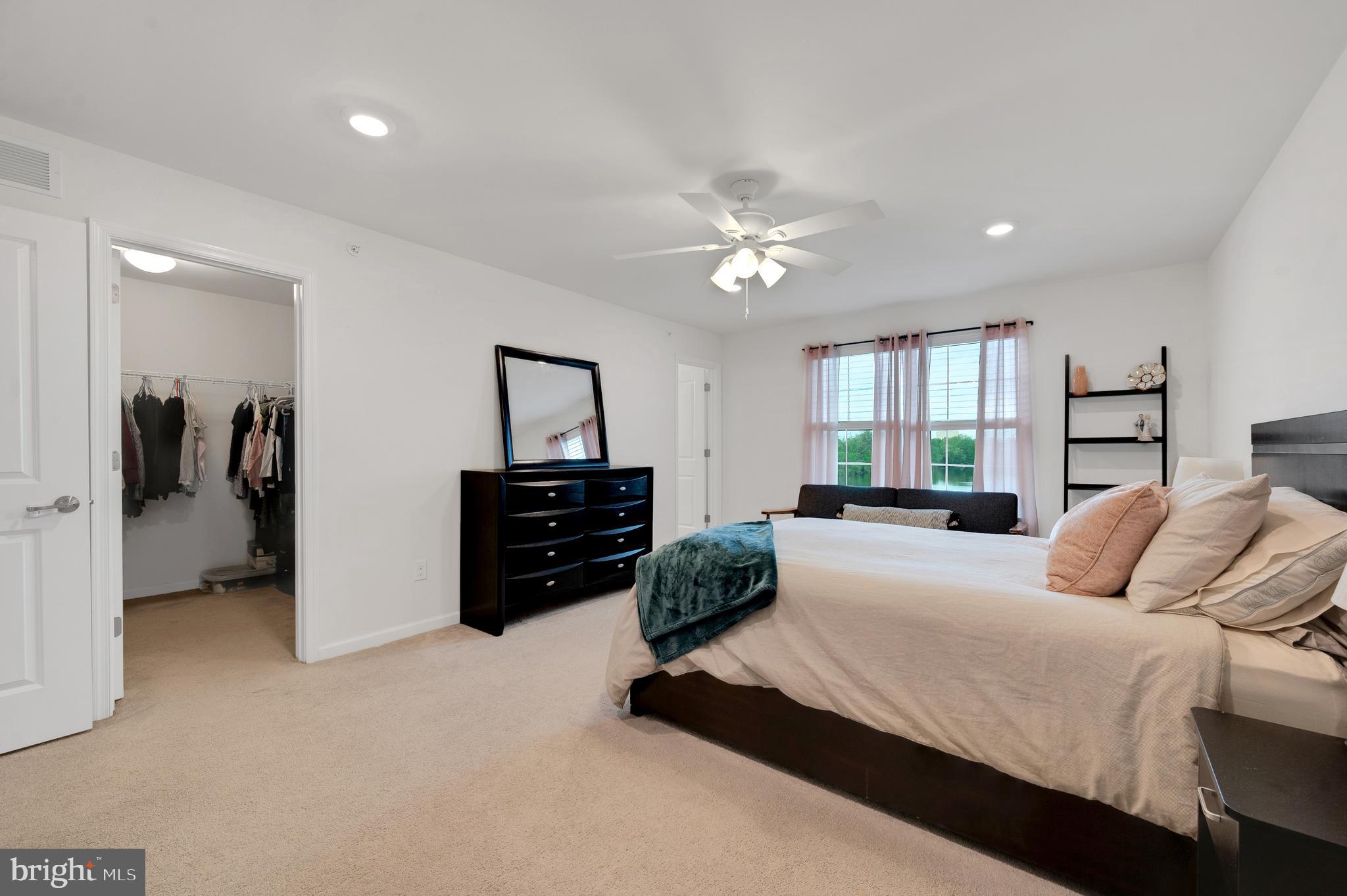 EDGEWATER - Residential