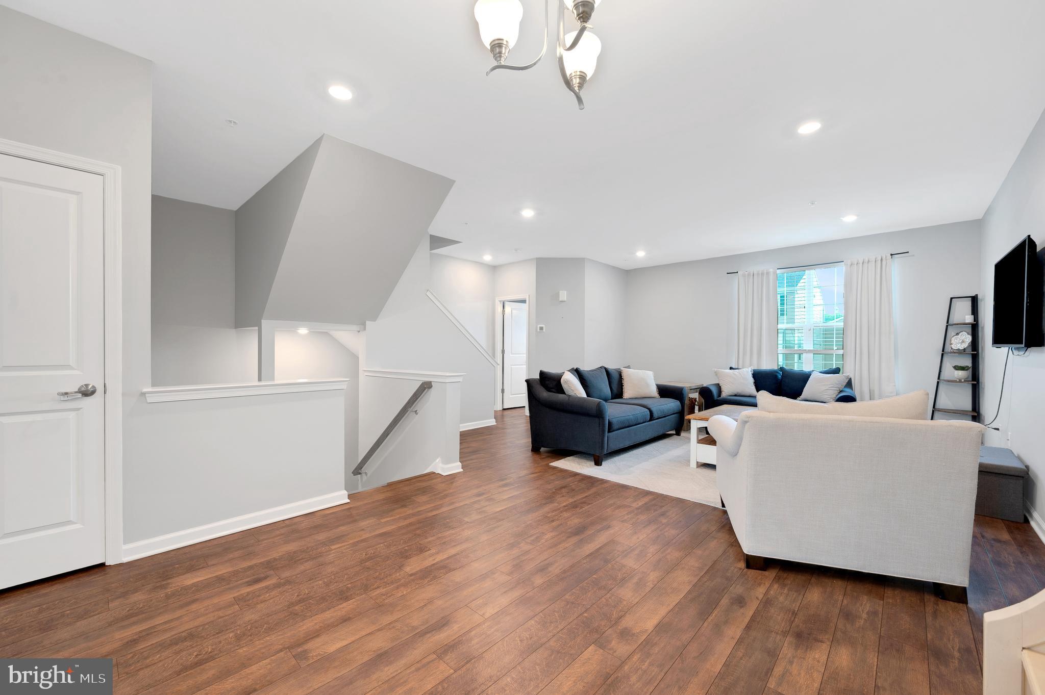 EDGEWATER - Residential