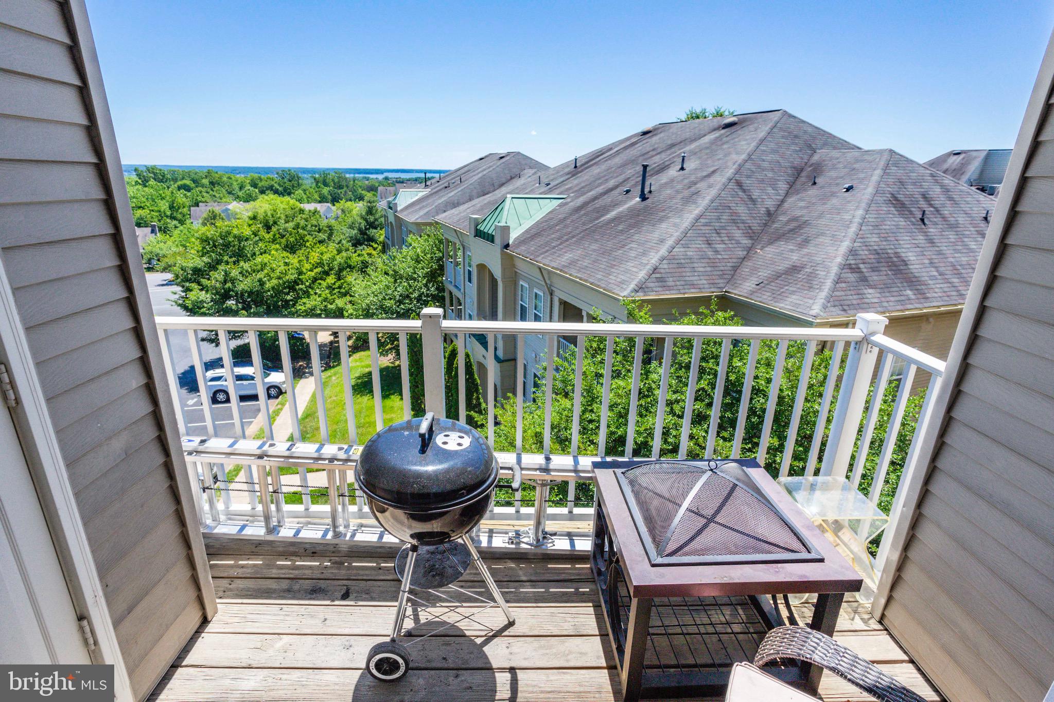 SUMMERHOUSE CONDO - Residential