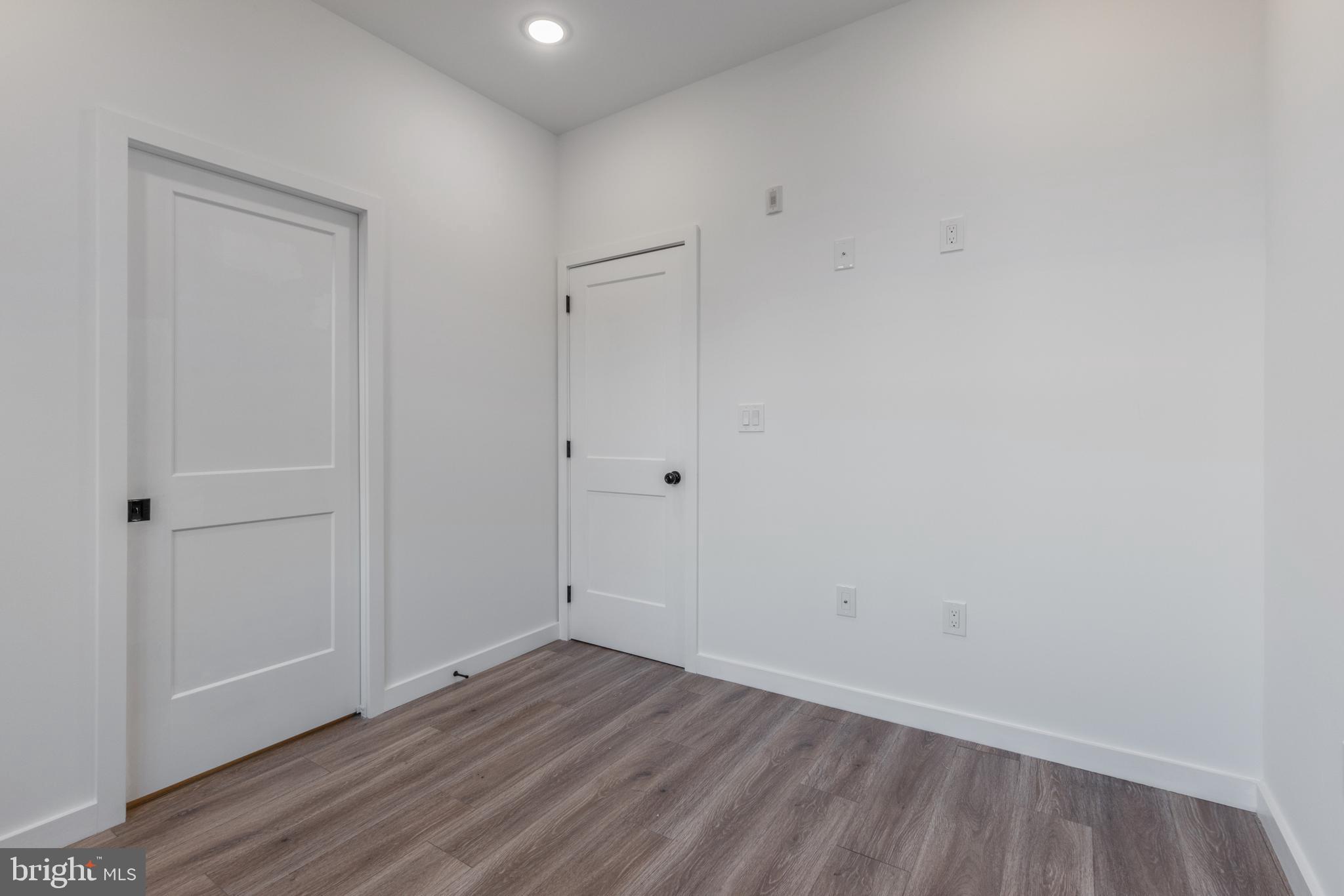 UNIVERSITY CITY - Residential Income