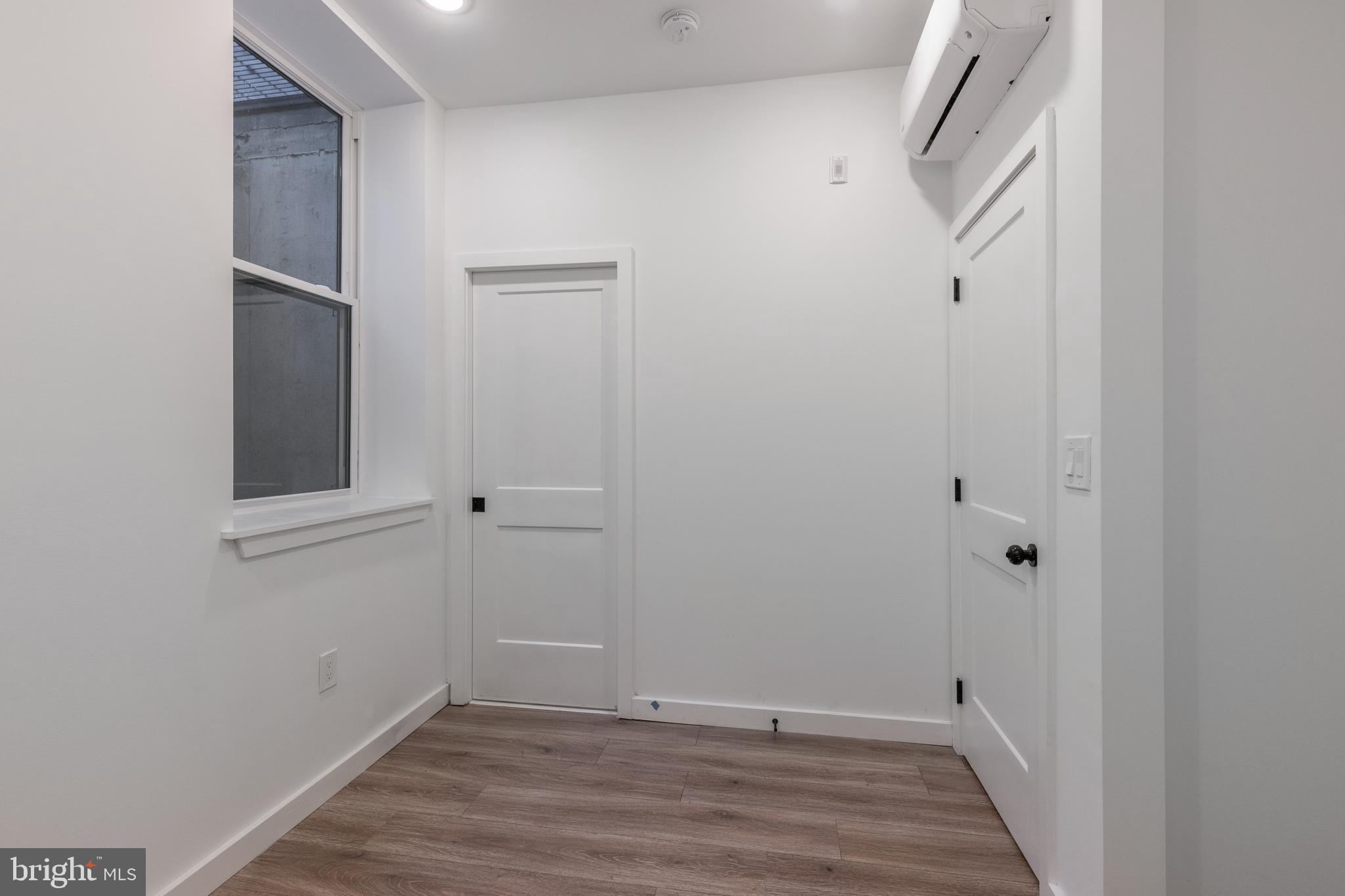 UNIVERSITY CITY - Residential Income