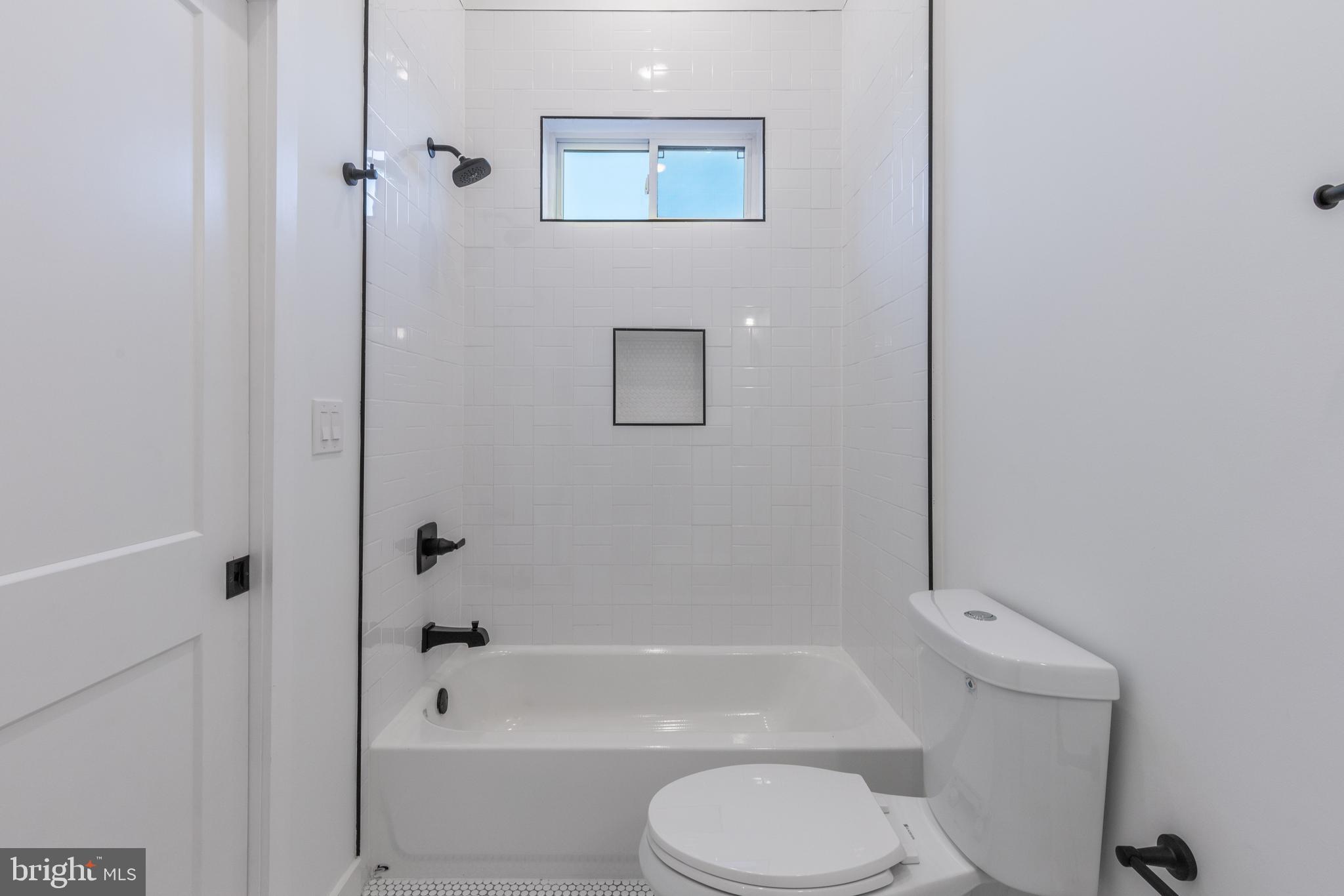 UNIVERSITY CITY - Residential Income