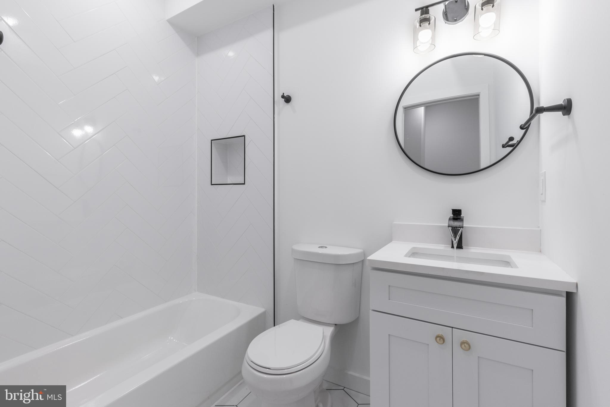 UNIVERSITY CITY - Residential Income