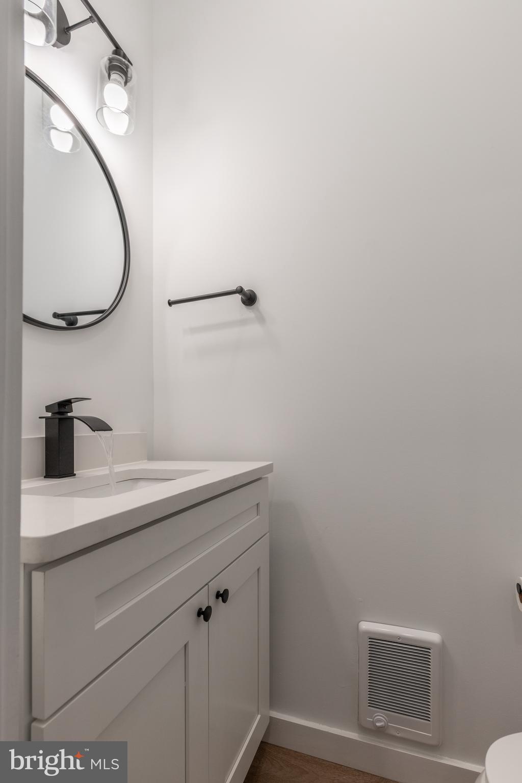 UNIVERSITY CITY - Residential Income