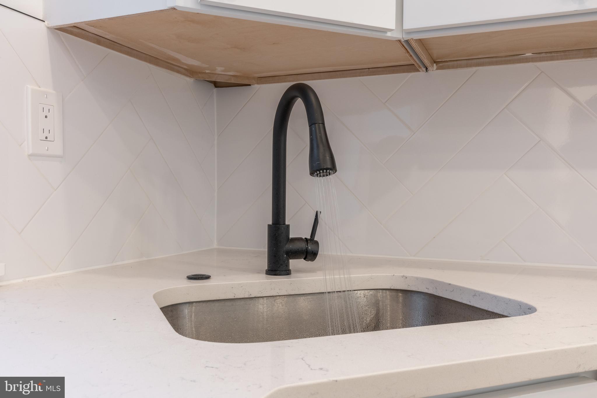 UNIVERSITY CITY - Residential Income