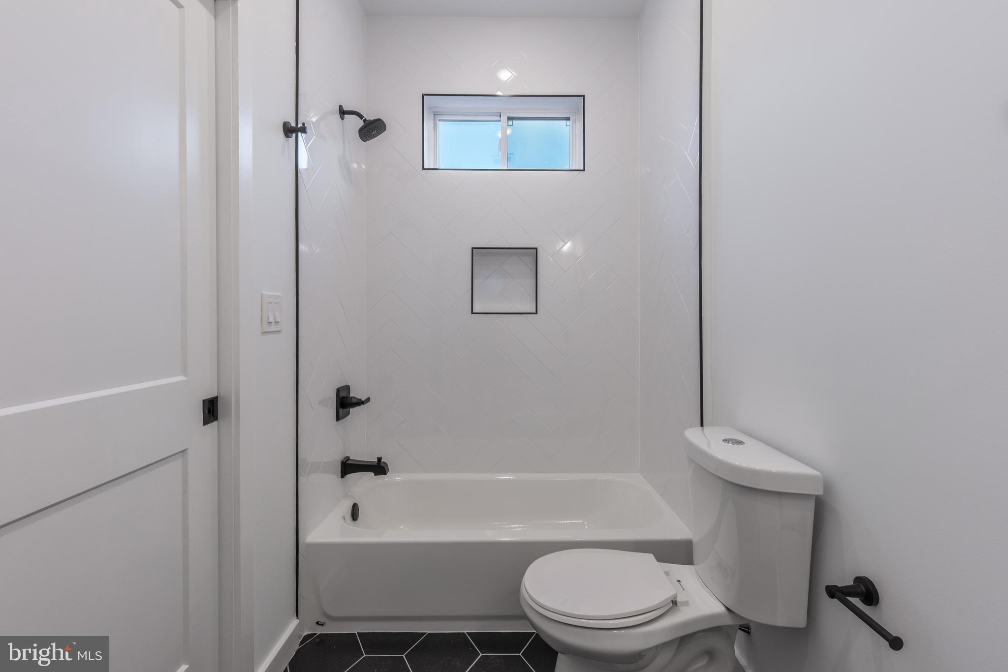 UNIVERSITY CITY - Residential Income