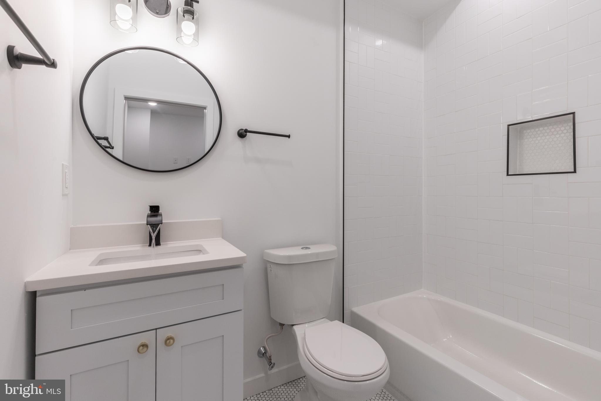 UNIVERSITY CITY - Residential Income