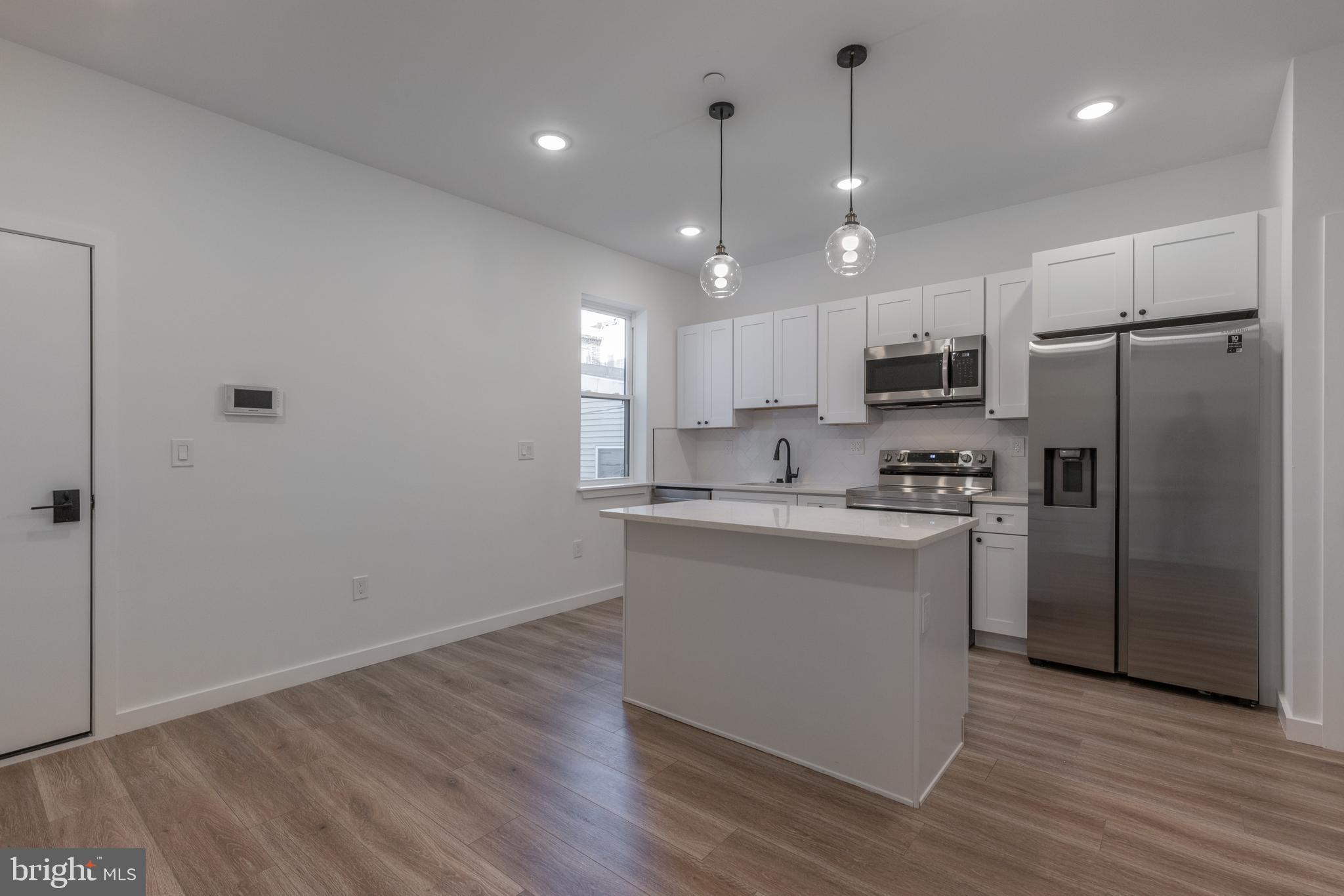 UNIVERSITY CITY - Residential Income