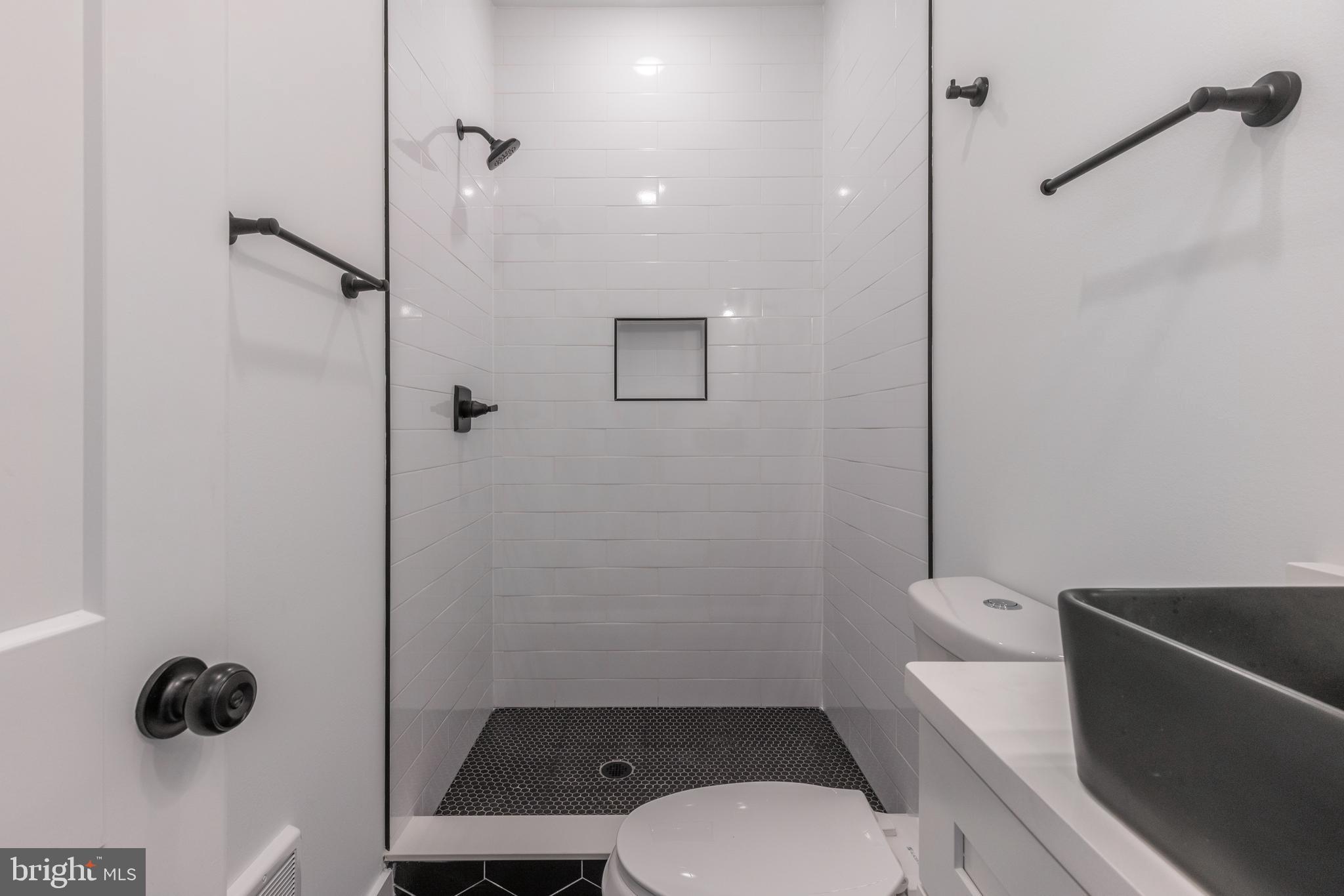 UNIVERSITY CITY - Residential Income