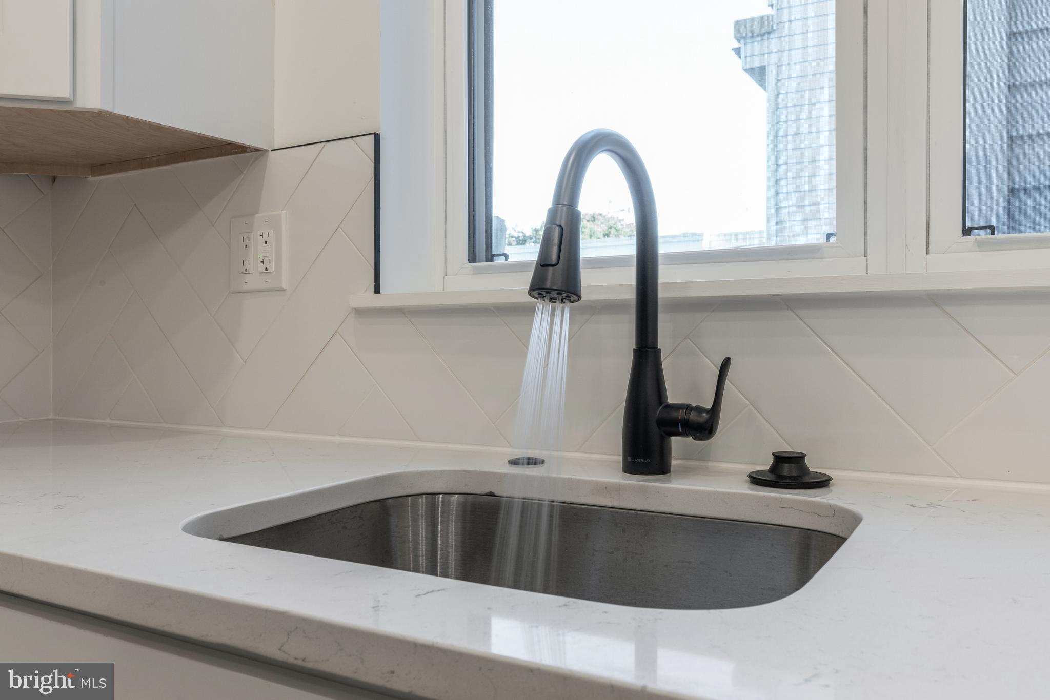 UNIVERSITY CITY - Residential Income