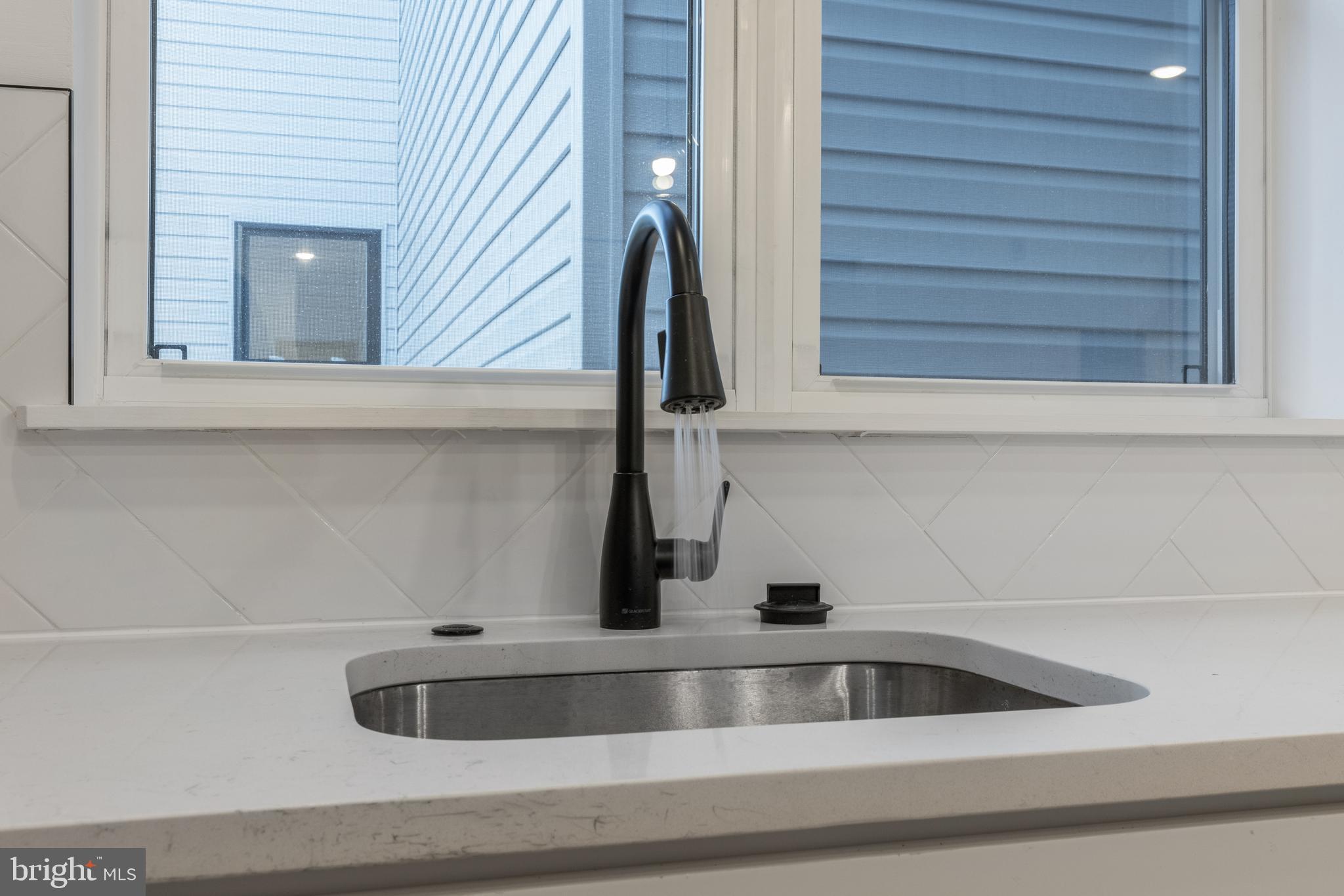 UNIVERSITY CITY - Residential Income