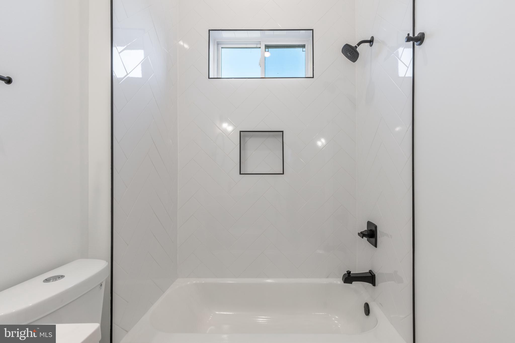 UNIVERSITY CITY - Residential Income