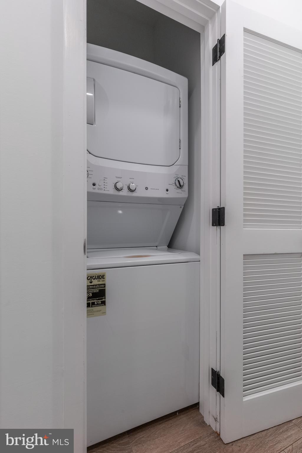 UNIVERSITY CITY - Residential Income