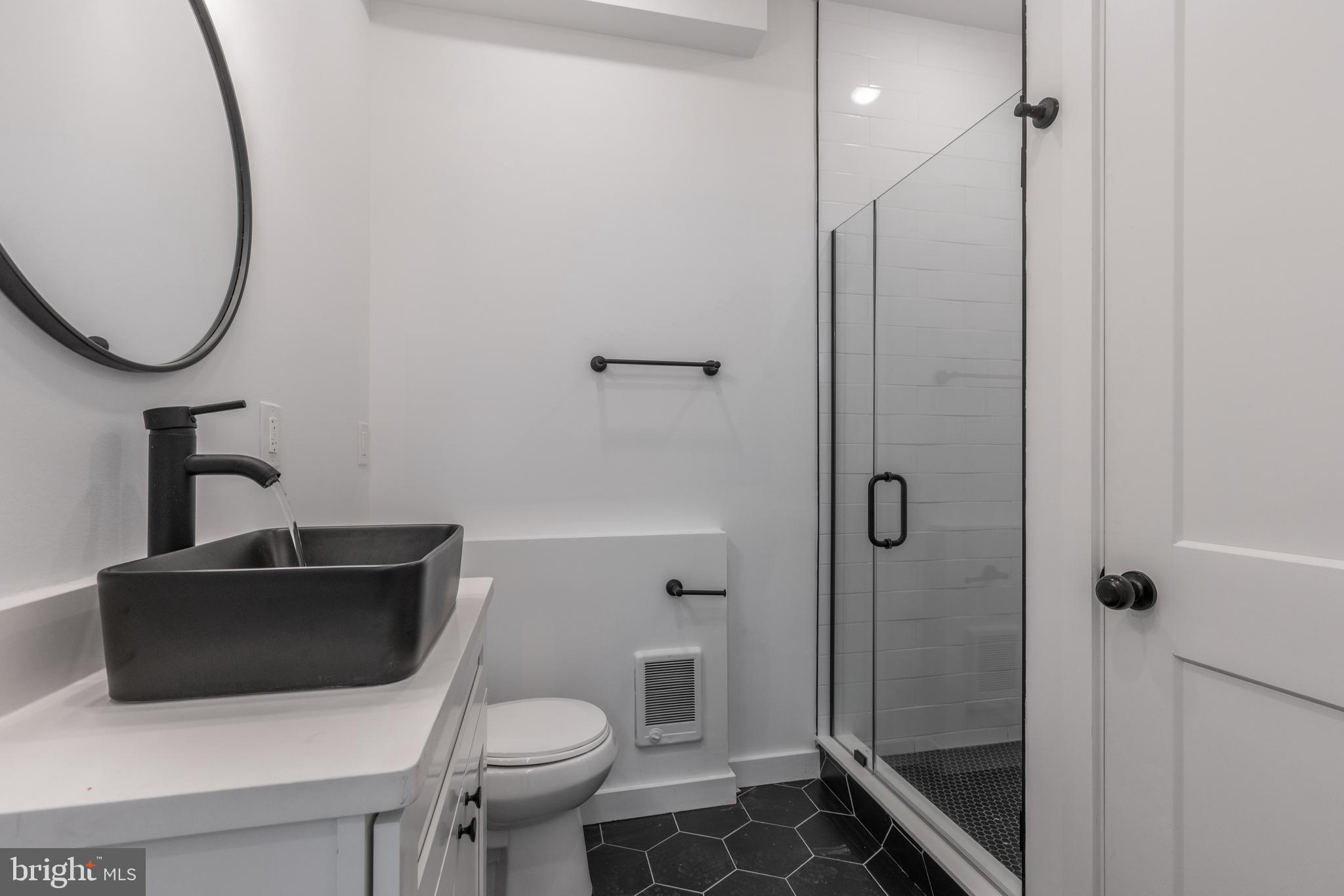 UNIVERSITY CITY - Residential Income