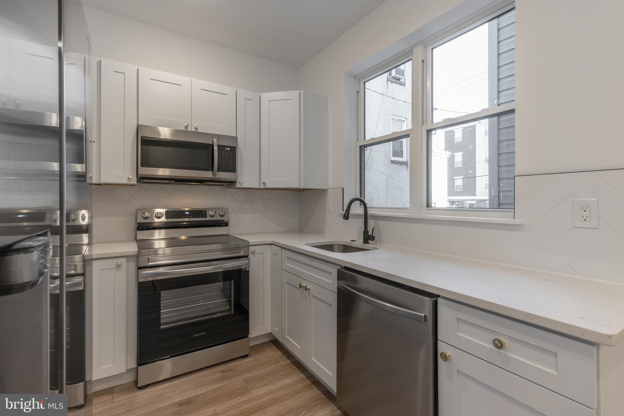 UNIVERSITY CITY - Residential Income