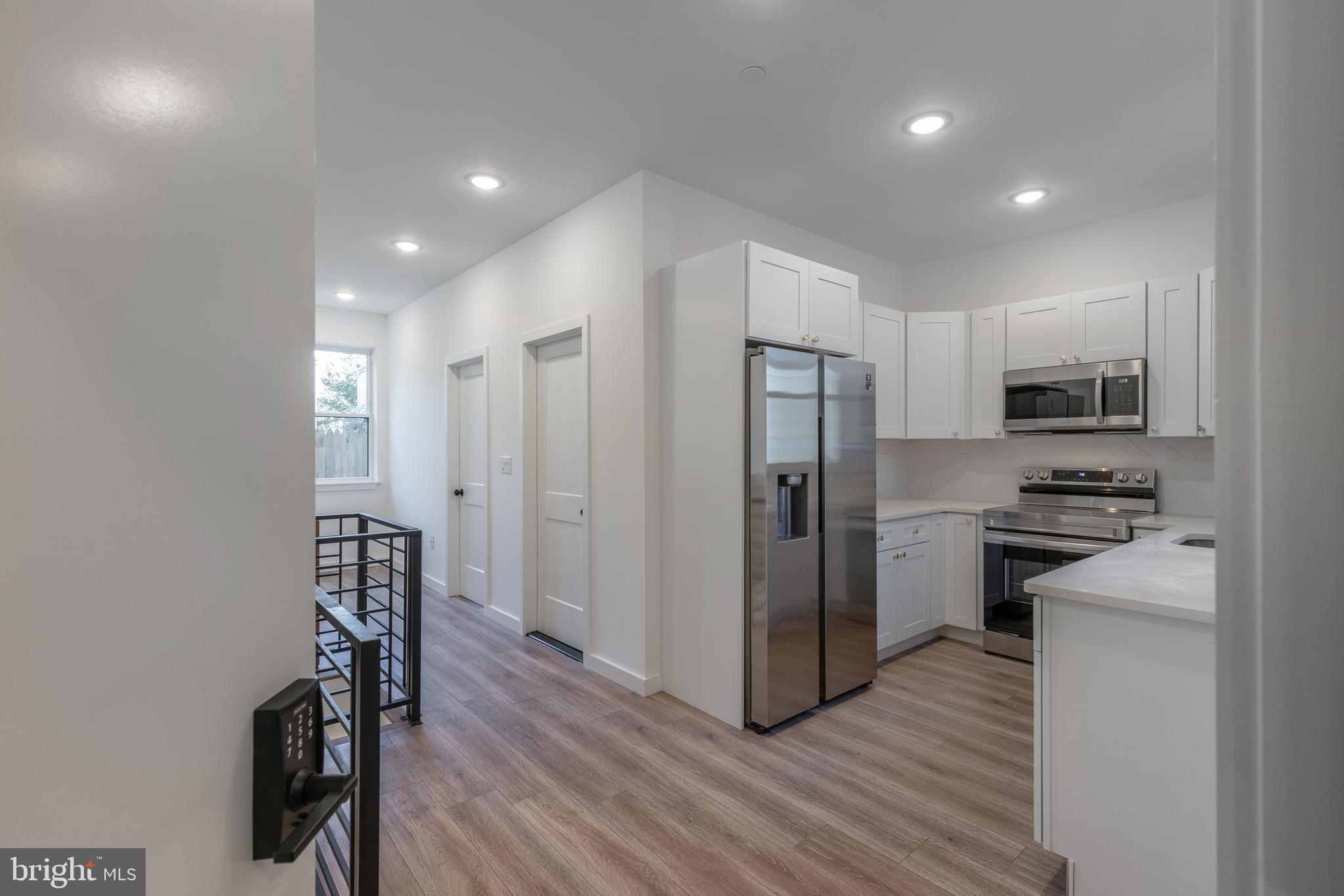 UNIVERSITY CITY - Residential Income