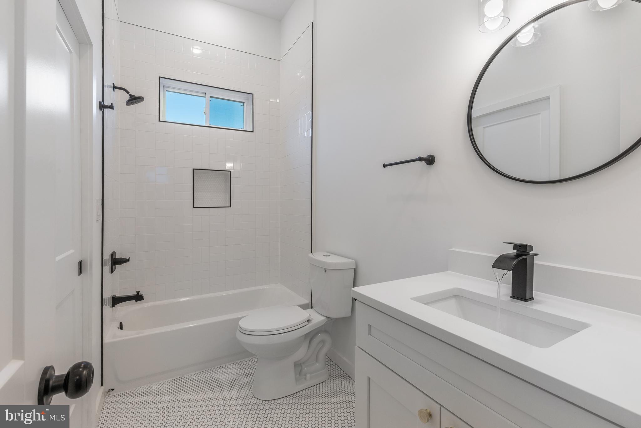 UNIVERSITY CITY - Residential Income