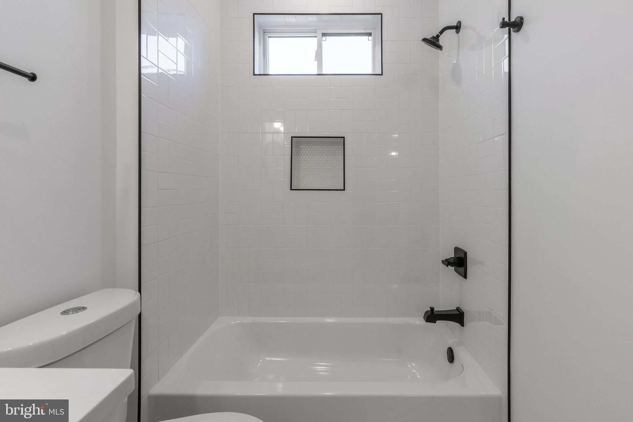 UNIVERSITY CITY - Residential Income