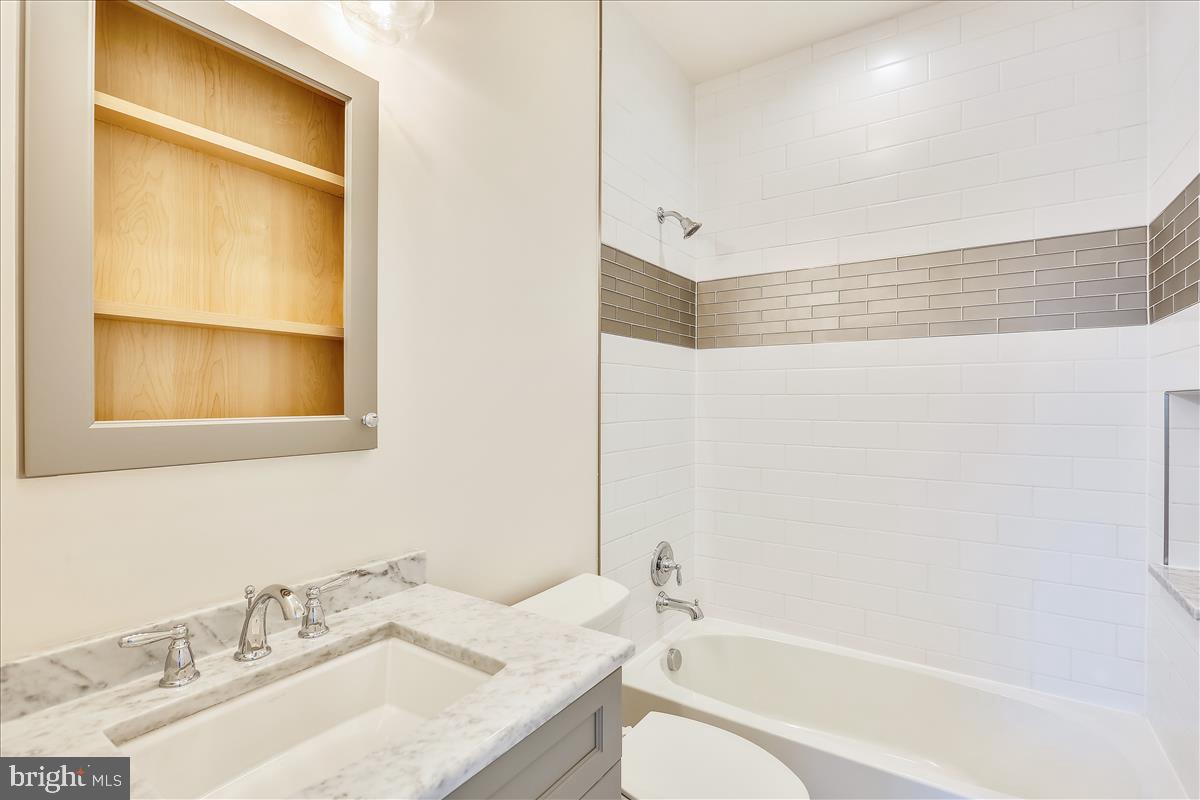 HENDRY ESTATES - Residential