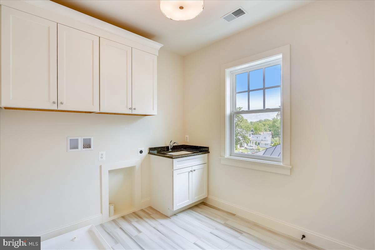 HENDRY ESTATES - Residential