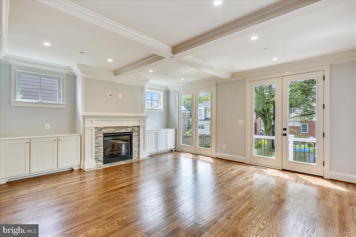 HENDRY ESTATES - Residential