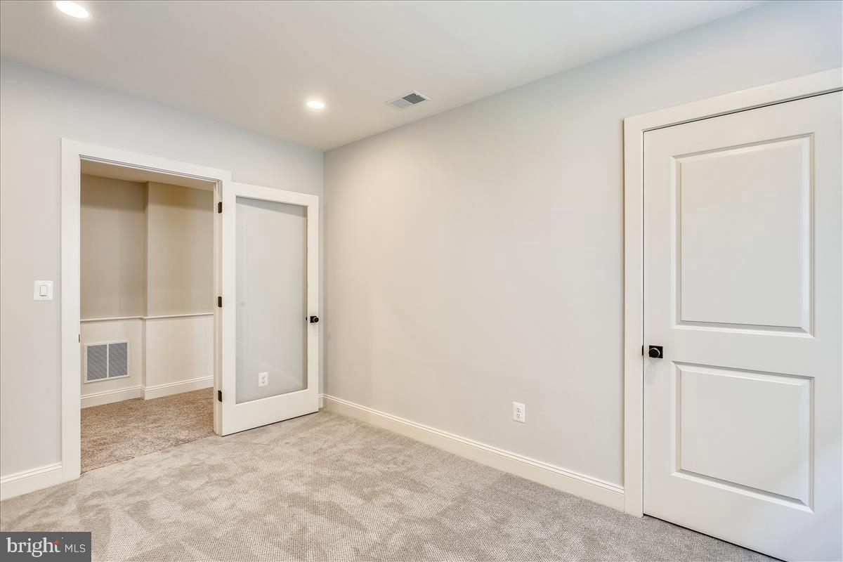HENDRY ESTATES - Residential