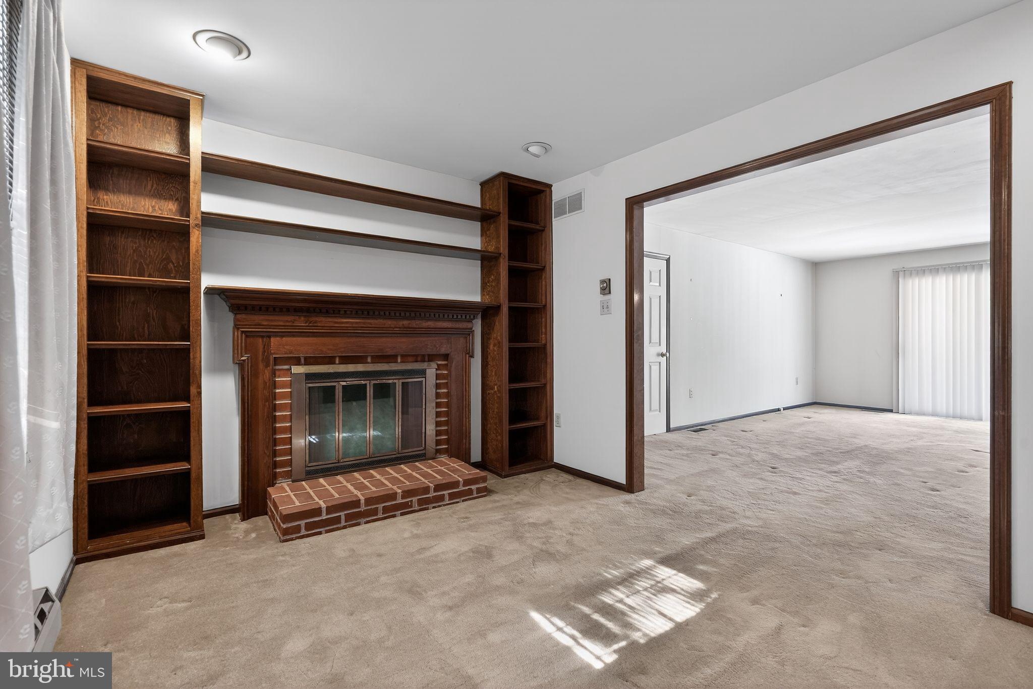 MAKEFIELD CHASE - Residential