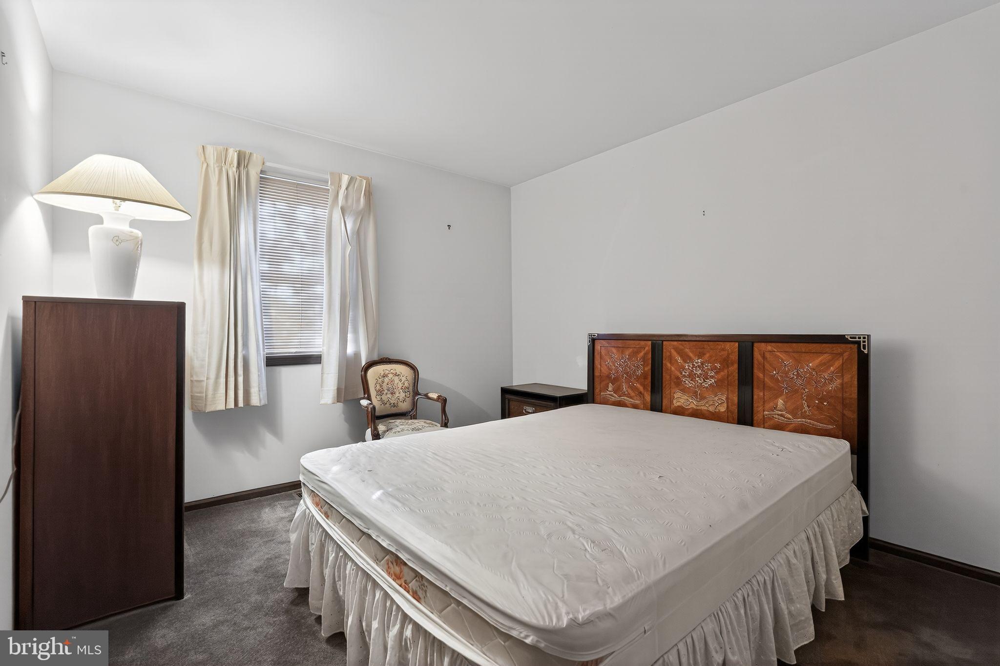 MAKEFIELD CHASE - Residential