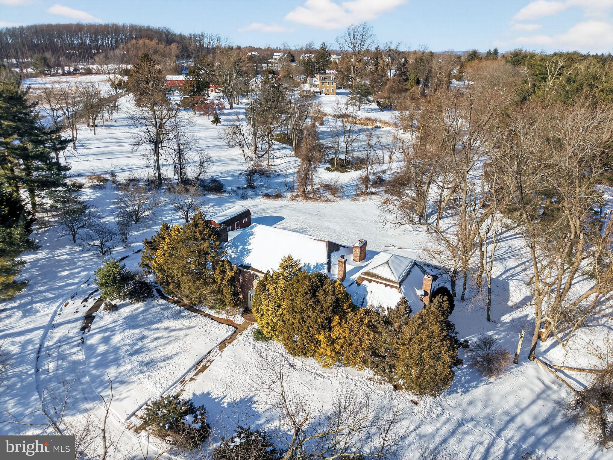 MAKEFIELD CHASE - Residential