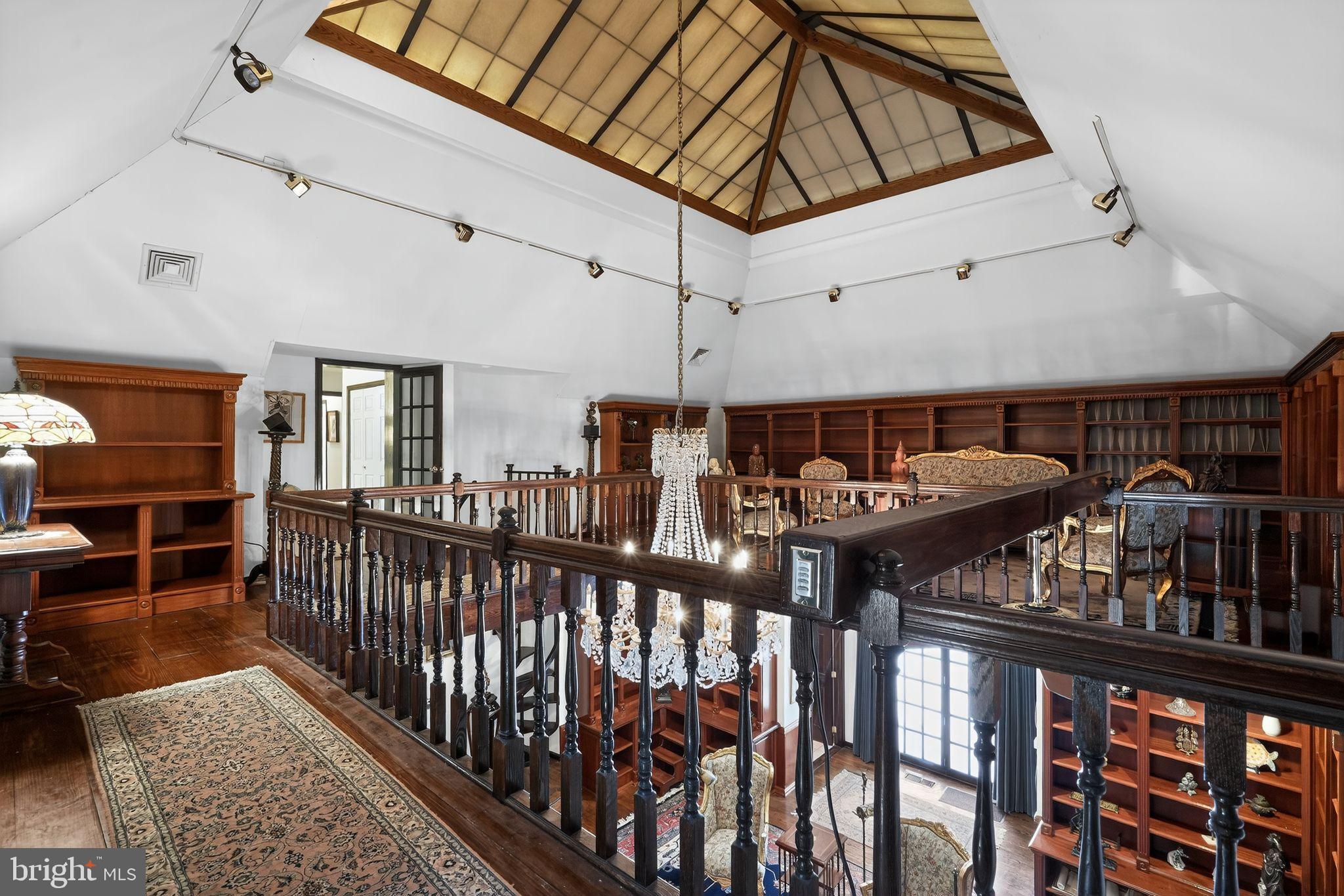 MAKEFIELD CHASE - Residential