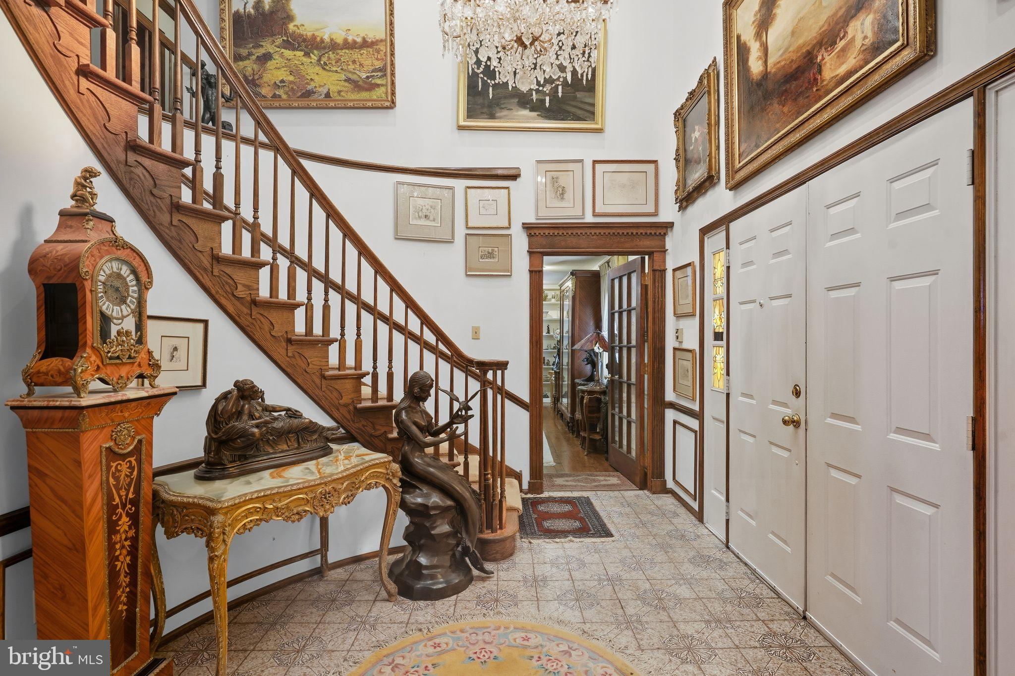 MAKEFIELD CHASE - Residential