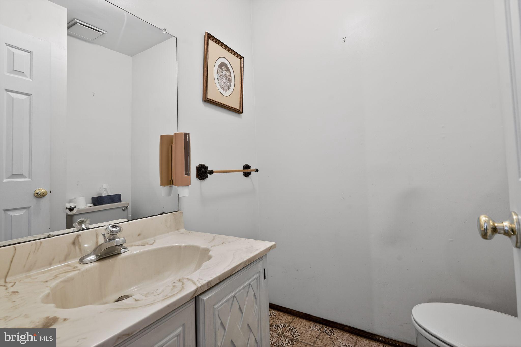 MAKEFIELD CHASE - Residential