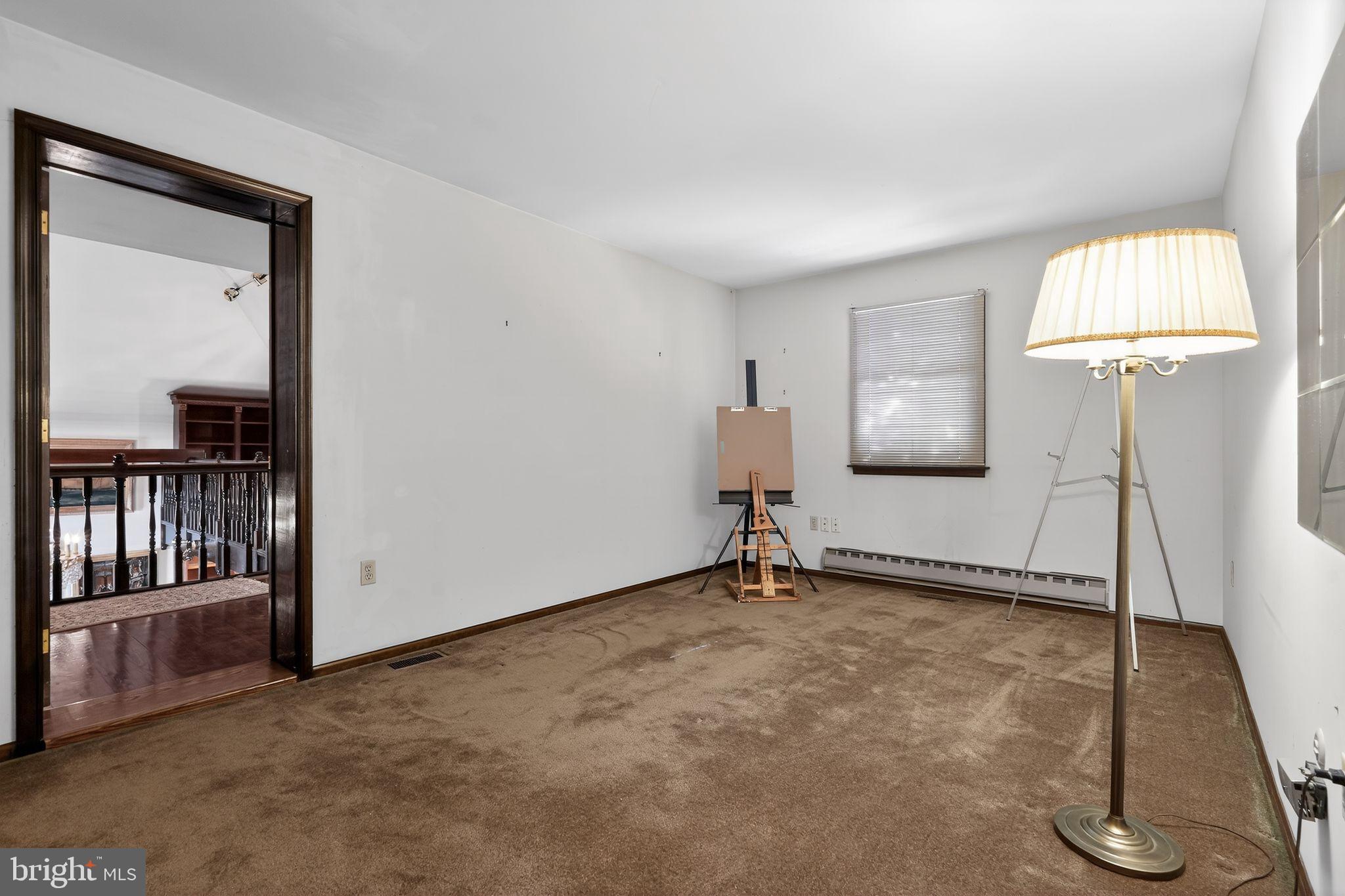 MAKEFIELD CHASE - Residential