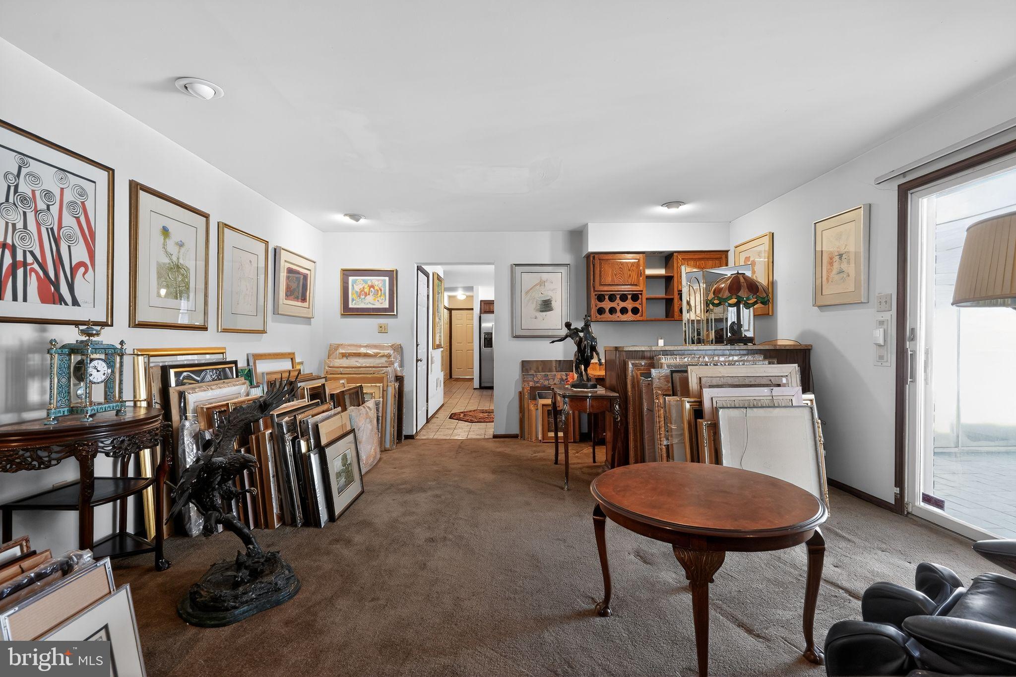 MAKEFIELD CHASE - Residential