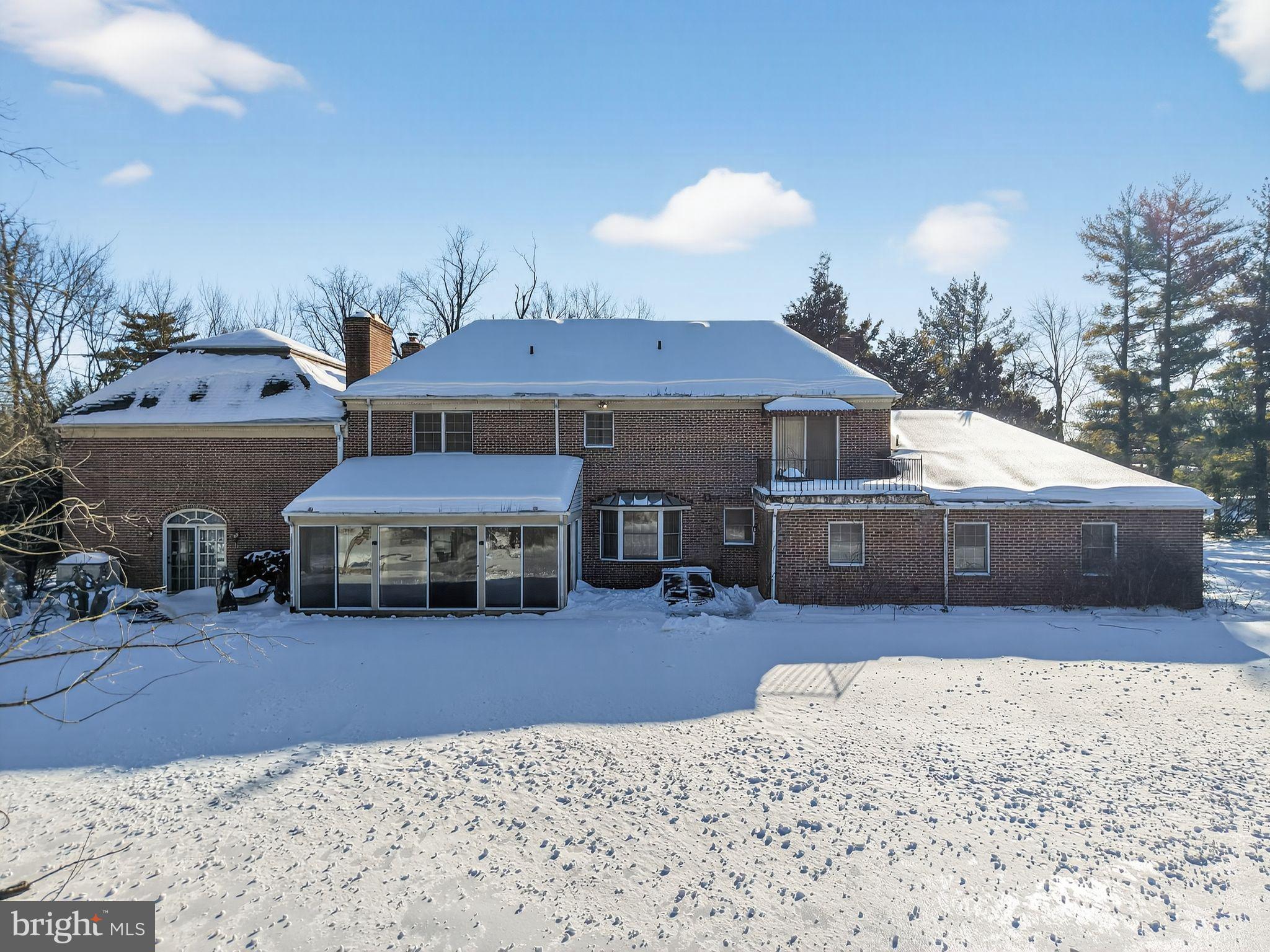 MAKEFIELD CHASE - Residential