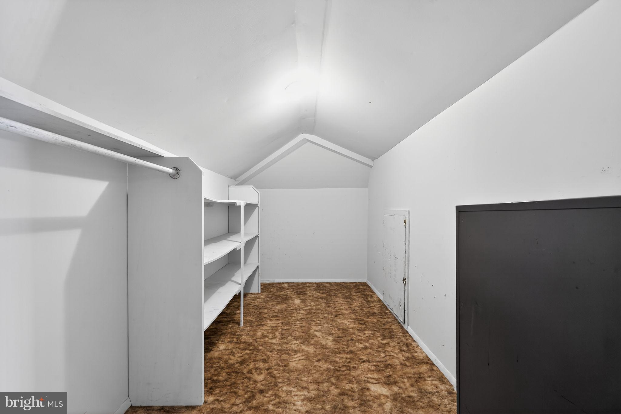 MAKEFIELD CHASE - Residential