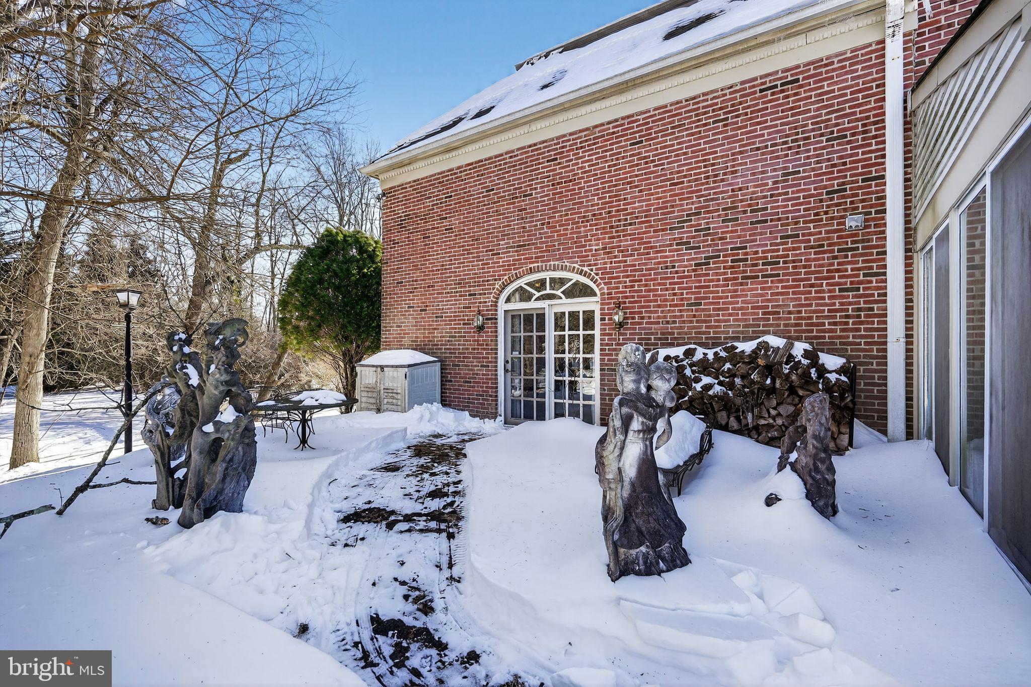 MAKEFIELD CHASE - Residential