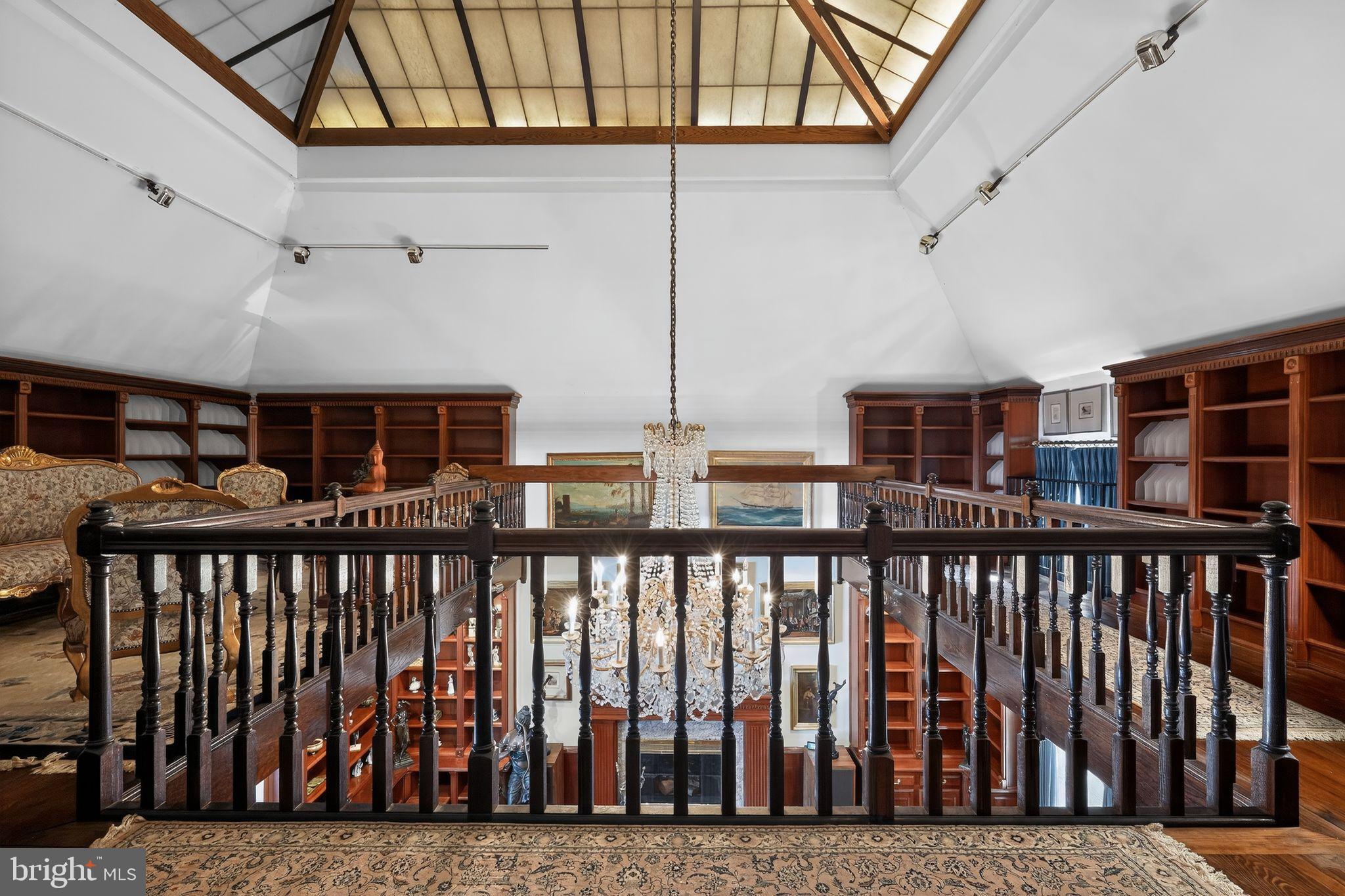 MAKEFIELD CHASE - Residential