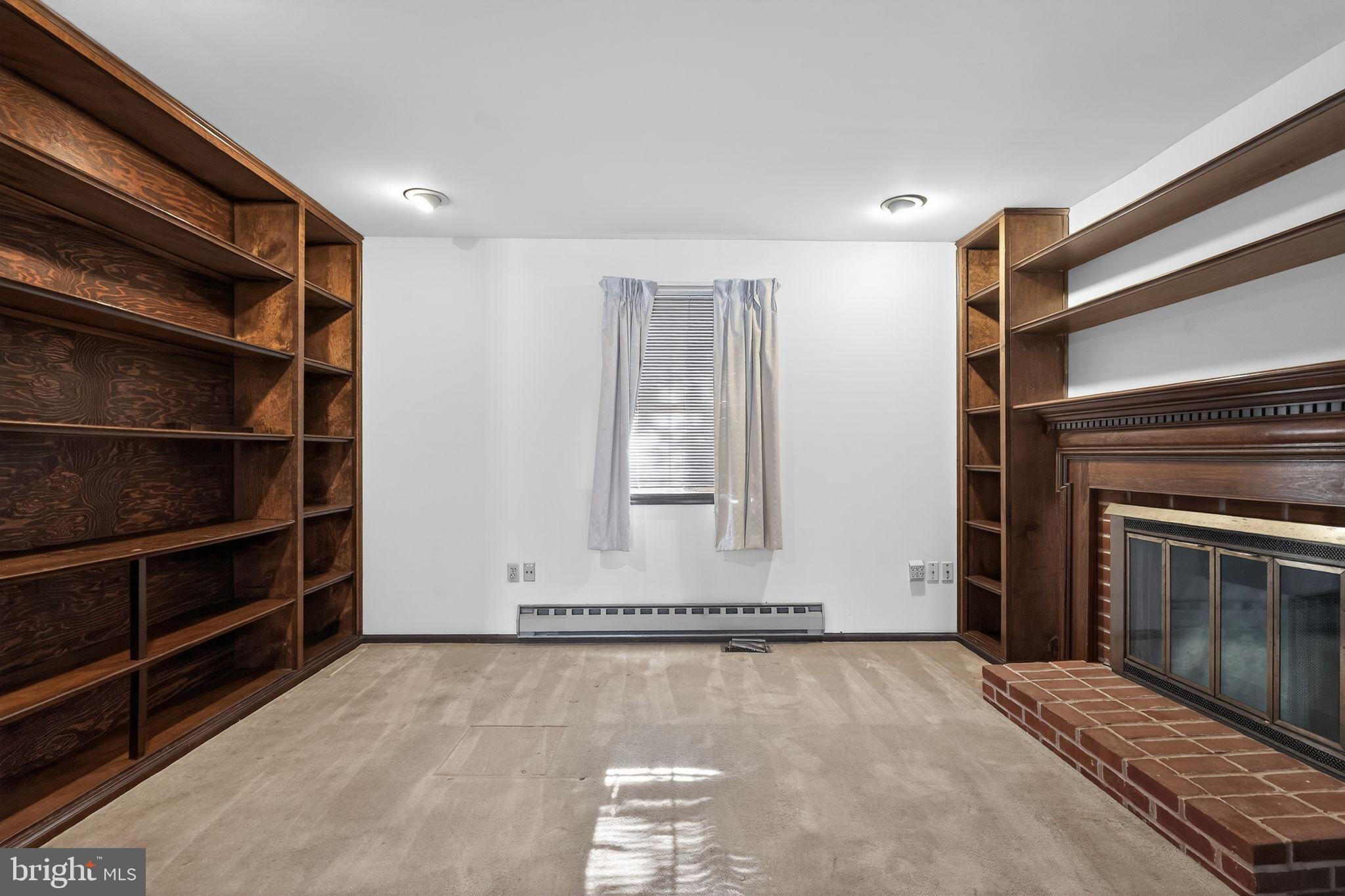 MAKEFIELD CHASE - Residential