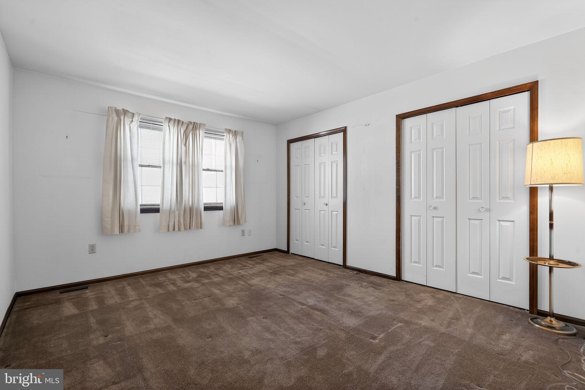 MAKEFIELD CHASE - Residential