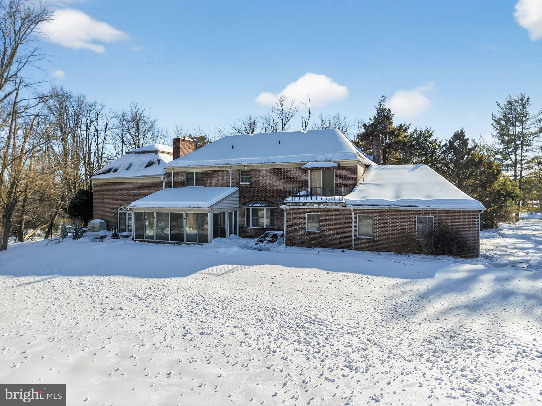 MAKEFIELD CHASE - Residential