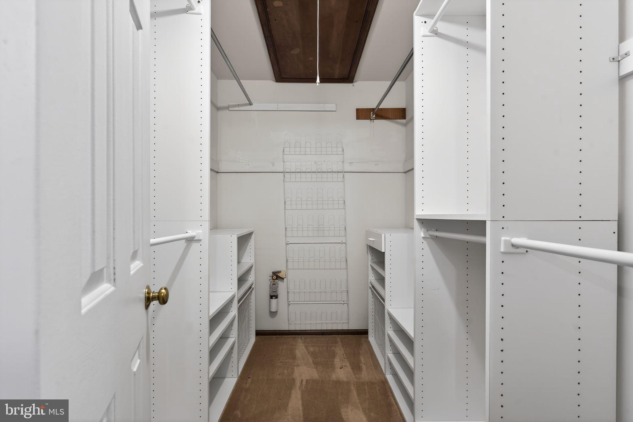 MAKEFIELD CHASE - Residential