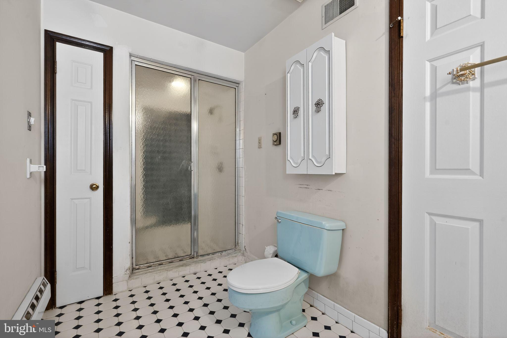 MAKEFIELD CHASE - Residential