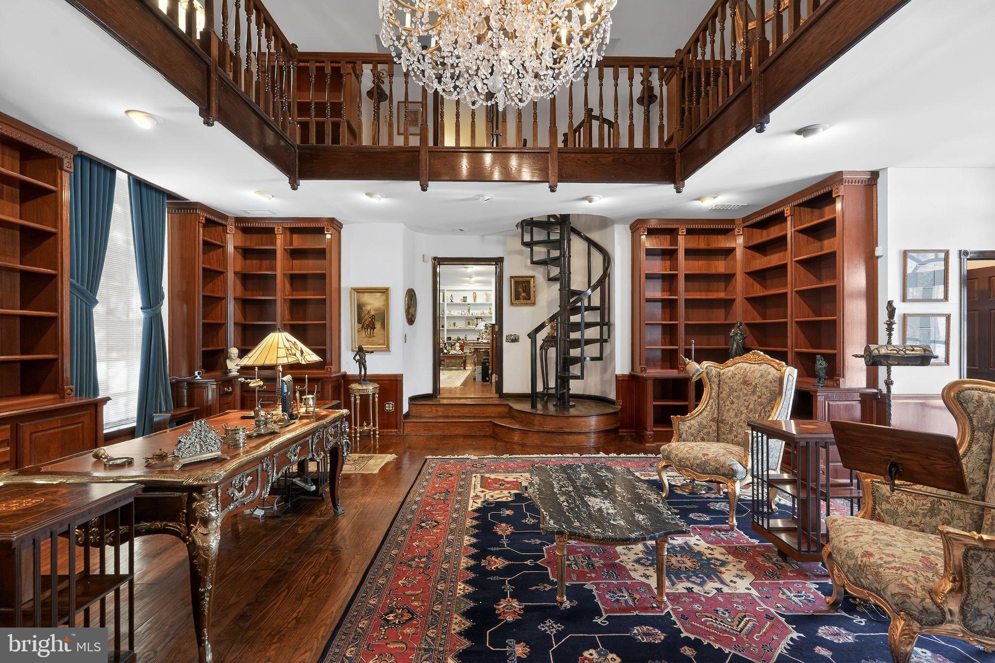 MAKEFIELD CHASE - Residential