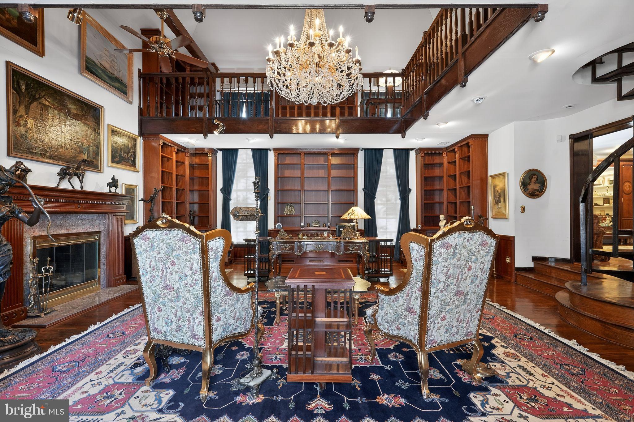 MAKEFIELD CHASE - Residential