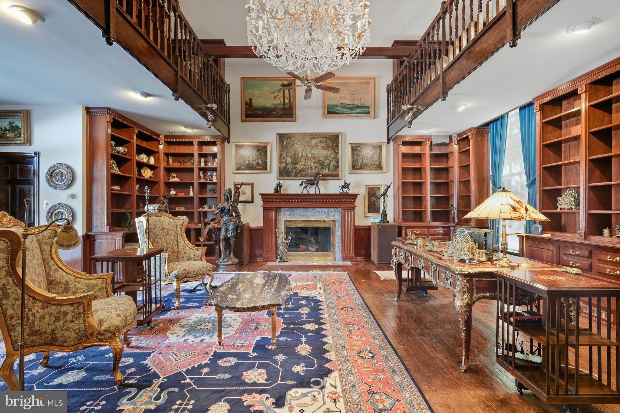 MAKEFIELD CHASE - Residential