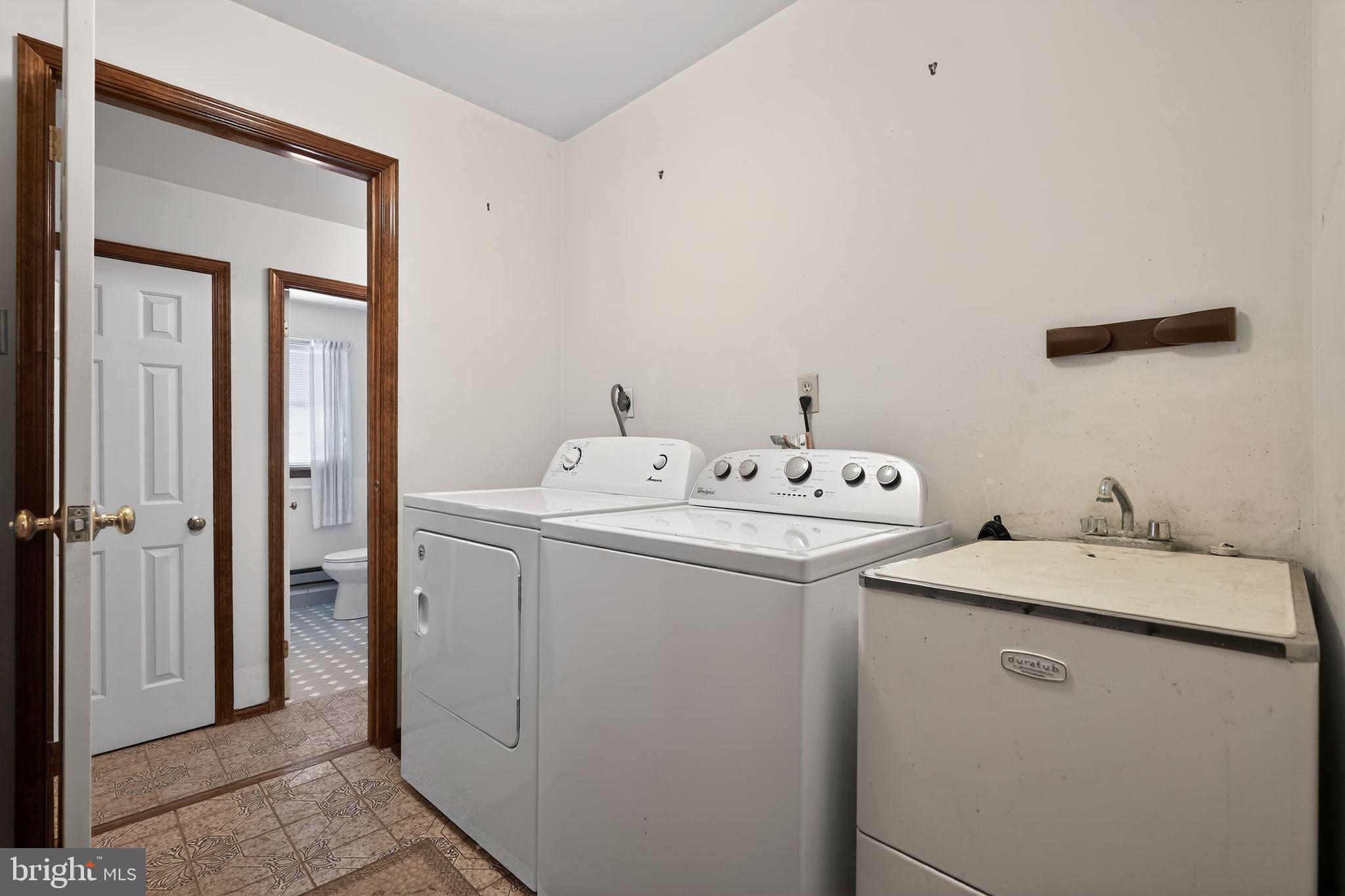 MAKEFIELD CHASE - Residential