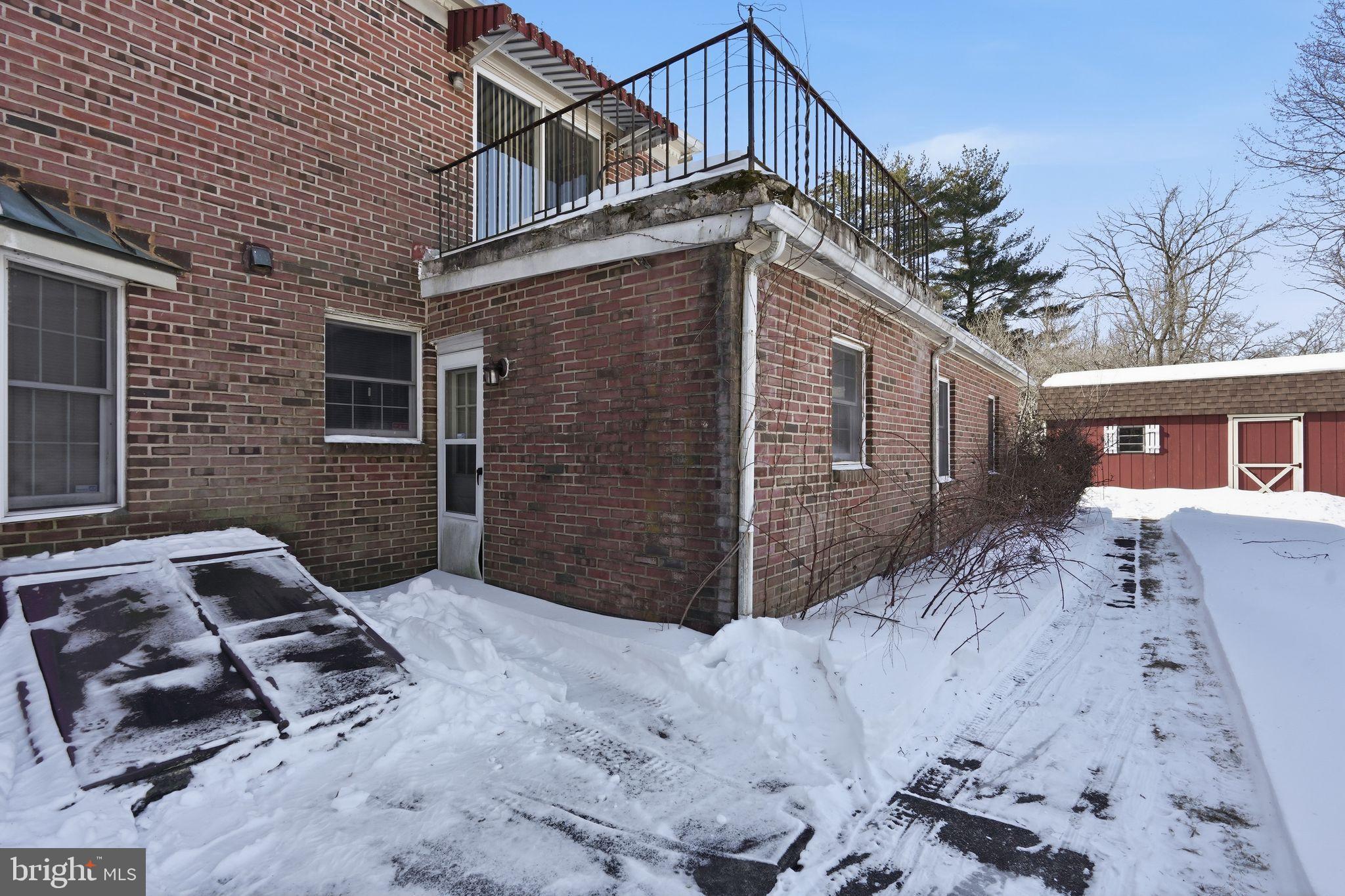 MAKEFIELD CHASE - Residential